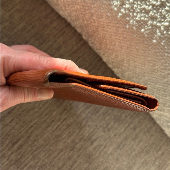 Louis Vuitton brown Epi Sarah wallet nice used condition. - Picture 12 of 12